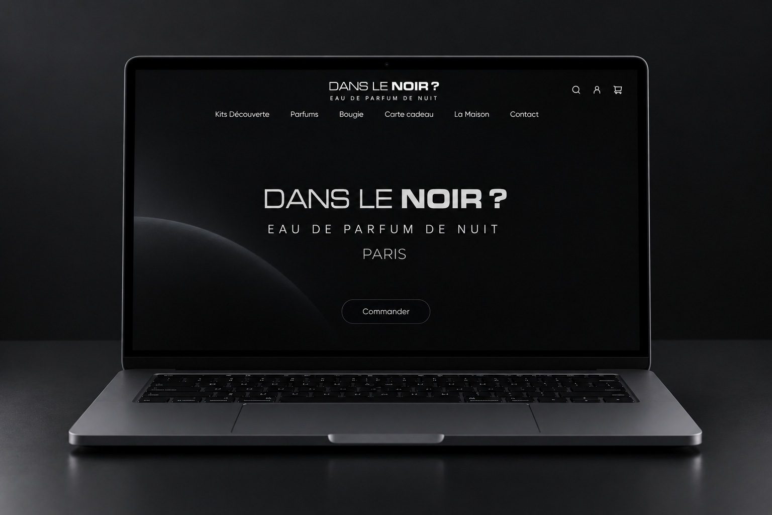 Mockup-3d-realisation-dans-le-noir-parfum
